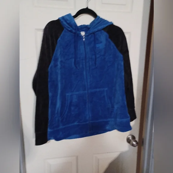 Everlast Blue and Black Zip Up Sweater - Picture 1 of 6